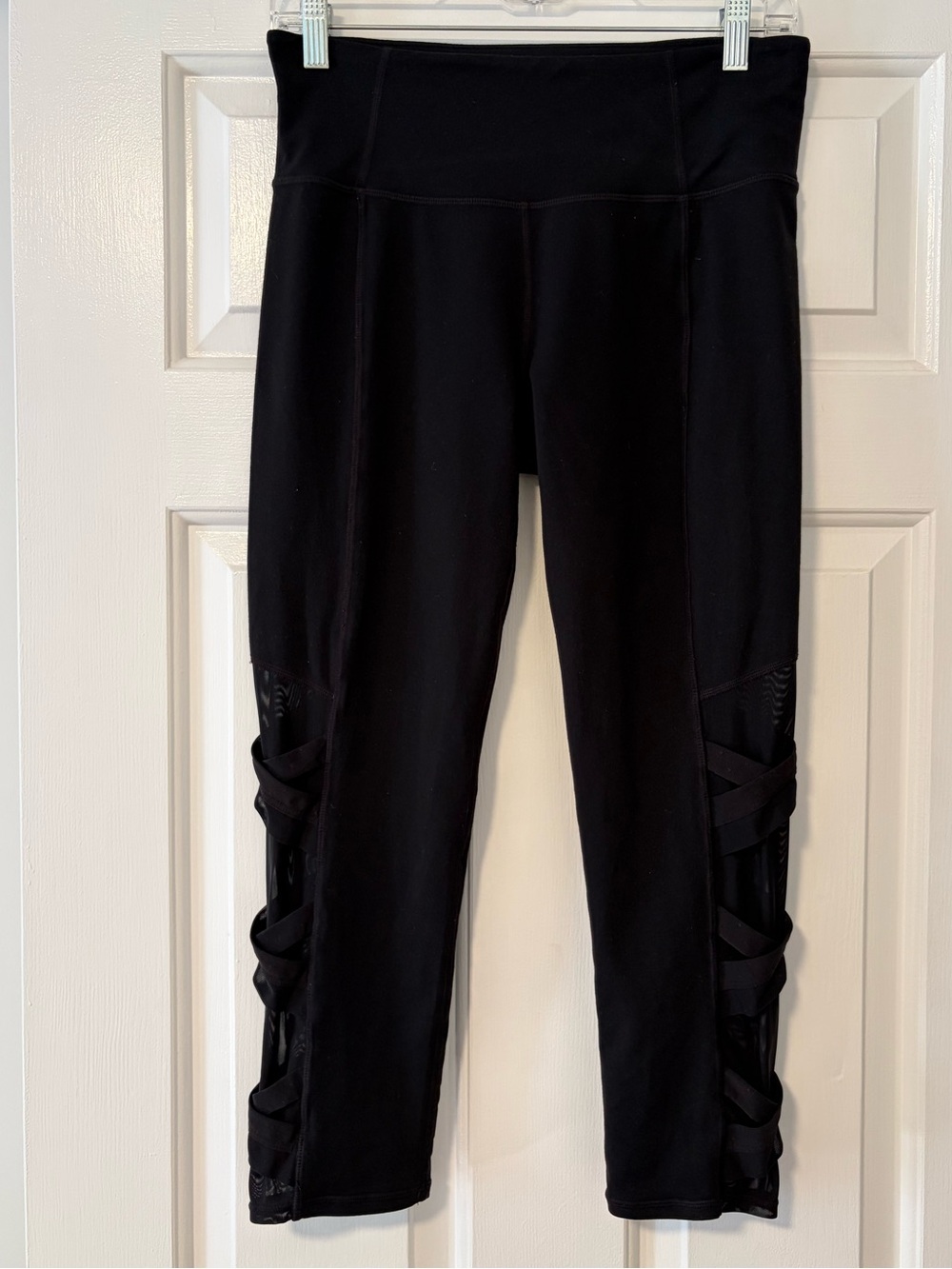 Athleta Black Capri Leggings Mesh Strappy Cutout Detail Size M